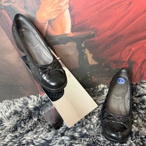 AEROSOLES Black Women's Loafers